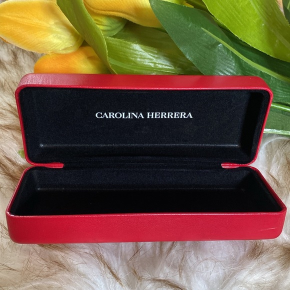 Carolina Herrera eyeglasses case - Picture 3 of 5